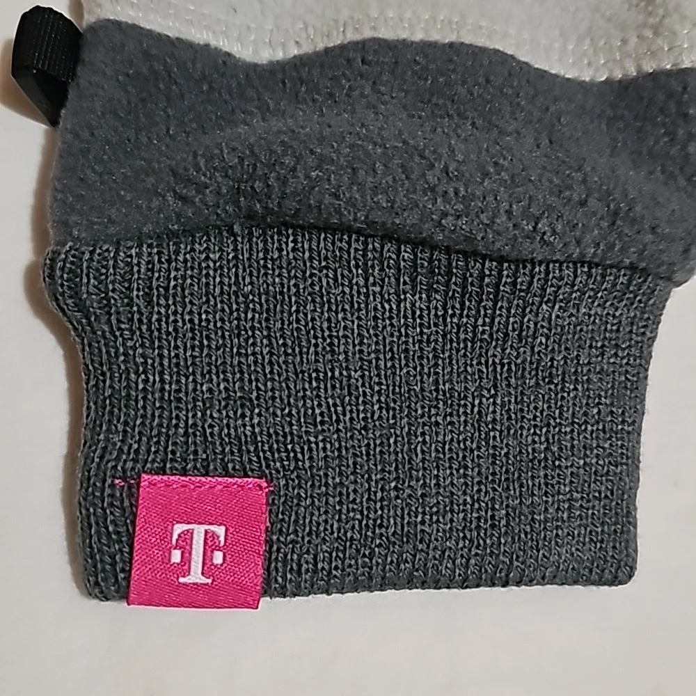 T-Mobile Tuesday Touchscreen Gloves Unisex Size L/XL NWOT